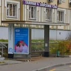 Реклама на остановочном павильоне на Ельнинской улице