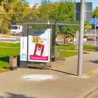 Грайвороновская улица. Реклама на остановке общественного транспорта