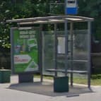 Заводская улица. Реклама на остановке общественного транспорта