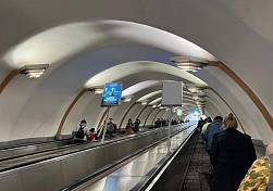 Санкт-Петербург, метро Чкаловская, подъем, левая цепочка, 4 лайтбокс - поз.14А