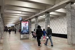 Москва, метро Профсоюзная, платформа, к выходам 5-8, поз. 1