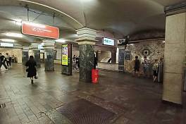 Москва, метро Сокол, на балконе, по направлению в выходу 1