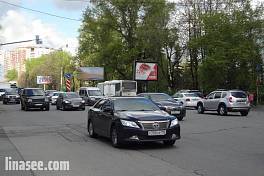 Октябрьский проспект, д. 15, после поворота на ул. Парковая (левая сторона по ходу движения из Москвы)
