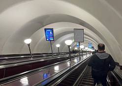 Санкт-Петербург, метро Ломоносовская, спуск, левая цепочка, 3 лайтбокс - поз.36Б
