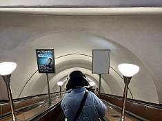 Санкт-Петербург, метро Озерки, спуск, левая цепочка, 1 лайтбокс - поз.39Б