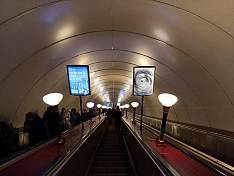 Санкт-Петербург, метро Пушкинская, спуск, левая цепочка, 3 лайтбокс - поз.34Б